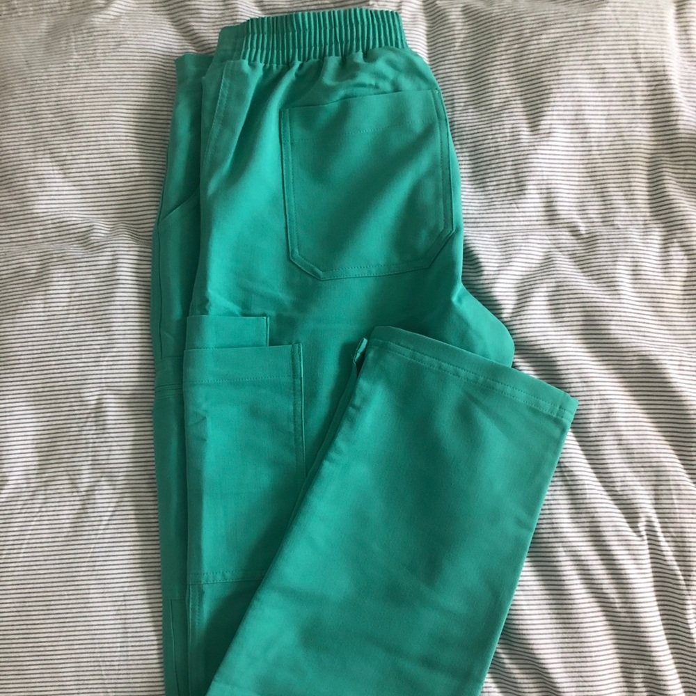 Figs surgical green set (sold to @christina_vee)